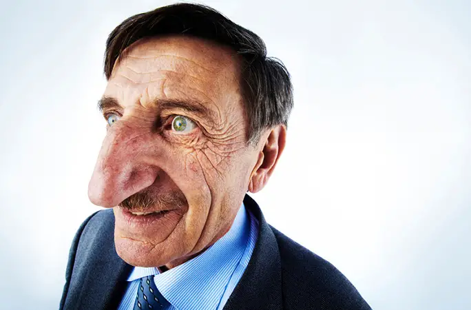 8) The world's longest nose(Mehmet Ozyurek)